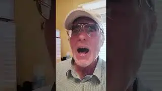 Il Baritono Enzo Grassi saluta tutti con un successo di Adriano Celentano 