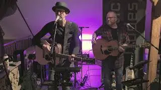 Acoustic Dudes „Yesterday, Wish You Were Here, Ain't No Sunshine“ Zugaben!