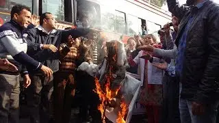 Demanding regularization NHM workers continue strike