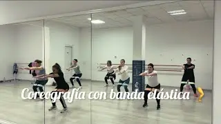 PIERNAS y GL&Uacute;TEOS con banda el&aacute;stica coreografiado.
