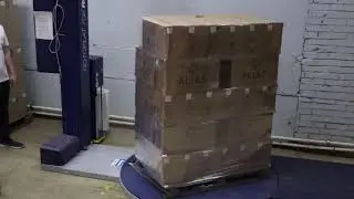 Обмотка паллет машинной стретч пленкой с помощью паллетоупаковщика (паллетайзера)