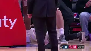 [Highlight] Steven Adams Leg Injury Forces Exit, Assisted to Locker Room