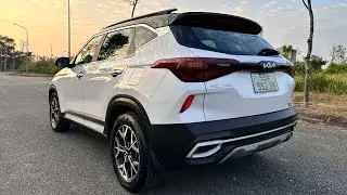 Có nên mua Kia Seltos 2022 1.6 Premium màu trắng với giá 600 hai? Kia Seltos 2022 có những bản nào?