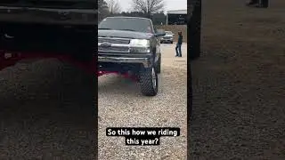 What y&rsquo;all think chat? 😭 #shorts #Reels #truckshow #camber #tahoe #explore