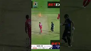Quinton de Kock's AMAZING run out! 😱