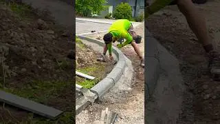 Betonkeil #landscape #randstein #tiefbordstein #tiefbau #stra&szlig;enbau #curbstones #diy #baustelle #fyp