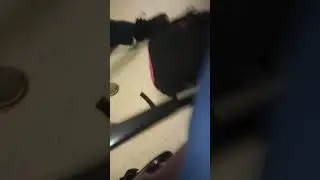 Kid hits hes sister(don't hit your sister this is a warning for other kids never ever do this)