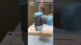 Holz fr&auml;sen mit dem Cobot