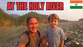 FOREIGNERS VISIT GANGES RIVER In RISHIKES, INDIA. First FOOD SURPRISE 🇮🇳 भारत यात्रा व्लॉग विदेशियों
