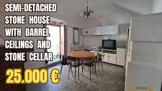 Semi-detached stone house with barrel ceilings and stone cellar. Gissi