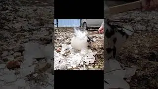 Глыба льда в дребезги, замедленная съемка / A block of ice shattered, slow motion/一块冰碎了，慢动作