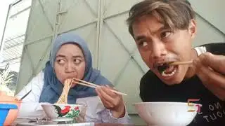 MAKAN MIE AYAM 