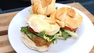 Homemade Chicken Sliders I Party food ideas I Honesty Thompson
