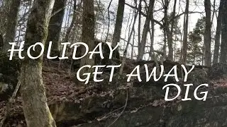 HOLIDAY Get Away Dig in the Old Tennessee Woods