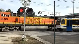 BNSF 4992 Manifest North With Tier-4, Sacramento Light Rail CAF and UTDC Trains, W Street Crossing