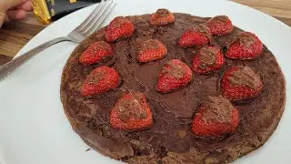 PANQUECA FIT DE CHOCOLATE COM BANANA E MORANGO | LANCHE SAUD&Aacute;VEL E R&Aacute;PIDO