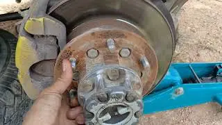 Que funci&oacute;n tienen las perillas de las llantas  para activar 4x4.