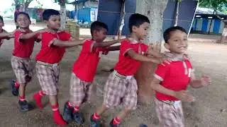 1 ली च्या विद्यार्थ्याघी झुक झुक गाडी कुठे चालली  तर पहा........