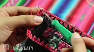 Cosmetiquera o Lapicera TEJIDA A CROCHET en pieza de cuero.