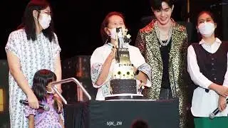 ครอบครัวพานิชอวยพรวันเกิดซี พฤกษ์- 100922 - ZeeMeShow Fan Concert