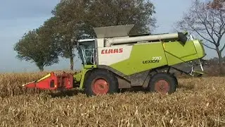 Ma&iuml;s 2011 | Claas Lexion 770 met de grootste bandenmaat die toen paste