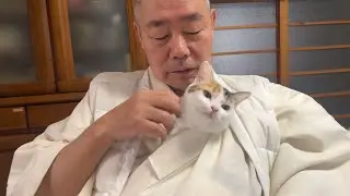 住職の懐でドヤ顔みつ。