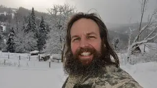 Winteralltag auf dem Berg in Tschechien