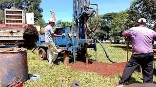 Furação Poço Artesiano do começo ( no ar ) vida de poceiro