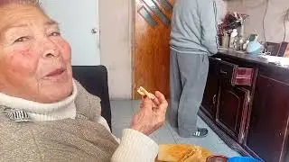 PROBANDO UNOS RICOS TAMALES CON DOÑA BETY 