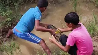 Amazing!! Use Panasonic Electric Fan Guard To Make A Fish Trap - Khmer Fishing At Malai Province