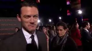 Immortals Premiere:  Luke Evans - Red Carpet (Inmortales)