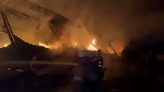 Tim SAR Brimob Jabar Bersama Damkar Padamkan Kebakaran di Pabrik PT. Maxtex Jaya Lestari Cikancung