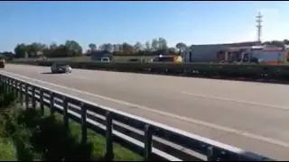Unfall an Stauende: LKW-Fahrer wird eingeklemmt