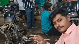rewa me bike repair karba rhe hain
