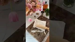 Easy mint julep recipe for the Kentucky Derby day #cocktailrecipe #mintjulep #kentuckyderby #julep