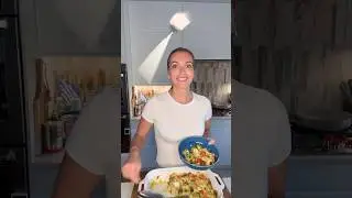 I lose weight eating this Tuscan Chicken Broccoli Bake #shorts