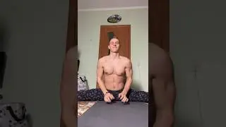 A muscular guy did the splits  #motivation #aesthetic #hardstyle