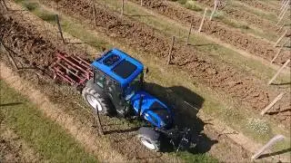 new holland T4.110F / charrue vigneronne gard