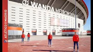 Aleixandri, Lola Gallardo, Menayo y Ludmila posaron junto a su placa en el Wanda Metropolitano