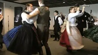 Gyöngygallér, Ezüstpityke (1) - Táncháztalálkozó