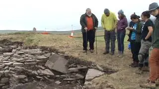Discussion of the entrance passageway to the chambered tomb at Swandro
