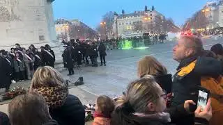 Tribute to soldiers at Arc de Triomphe