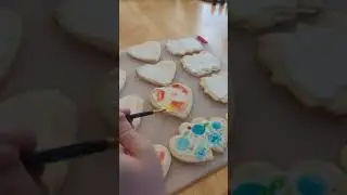 Let's Get Creative with Sugar Cookies: Edible Watercolour Paint. A great DIY Craft for Kids #crafty