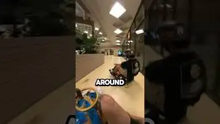 Они нашли кого-то в заброшенном торговом центре 😱