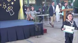 🎓