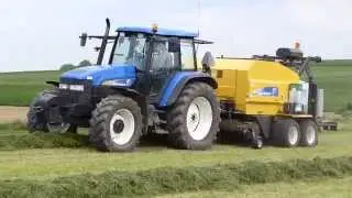 Grasoogst 2014, New Holland TM120, New Holland BR6090 Combi, balen persen