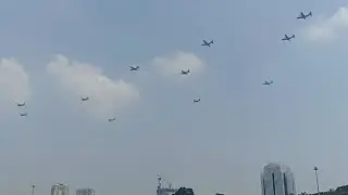 Fly Pass Pesawat Tempur TNI Menghiasi Langit Monas | HUT TNI ke-80 Tahun 2025