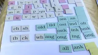 students marking up words with welded sounds, closed syllables and digraphs