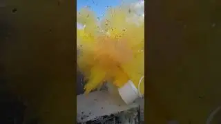 &Uuml;bungsdarstellung - Pyrotechniker Lehrgang BOS - Farb Explosion am Tag