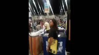 Artist FIRED UP paints to Lynyrd Skynyrd Freebird classic guitar jam! Comic Con LA December 3 2022